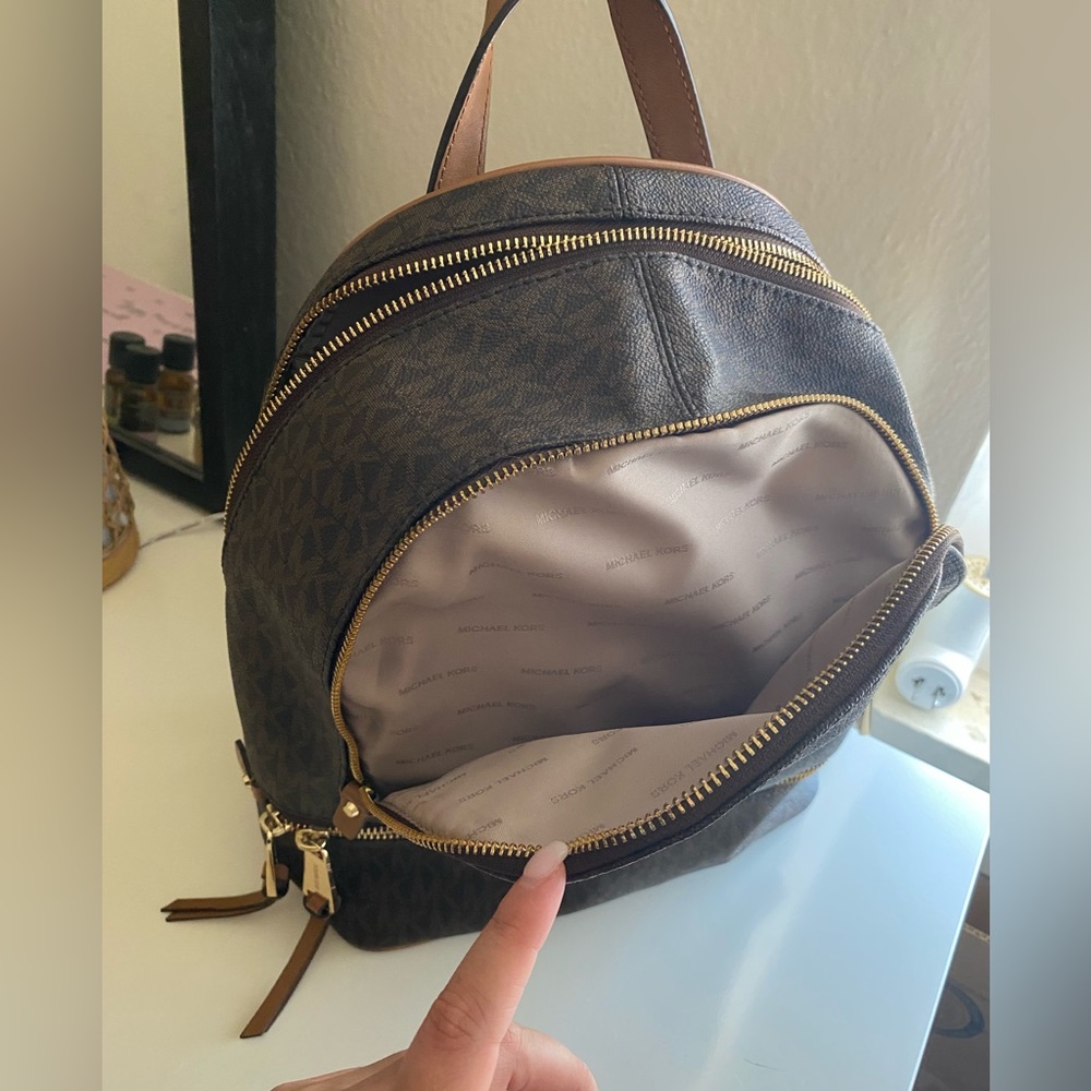 MICHAEL KORS RHEA ZIP - Picture 3 of 5